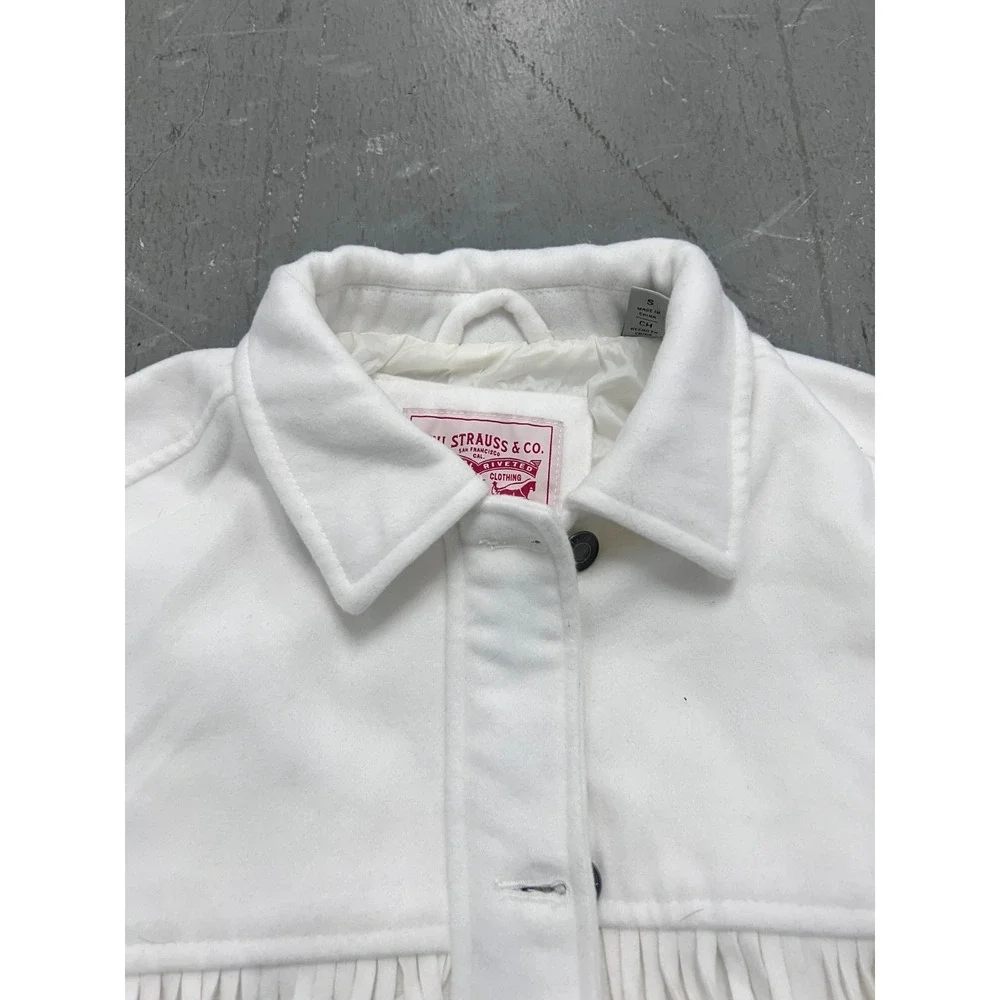 Levis levi cropped